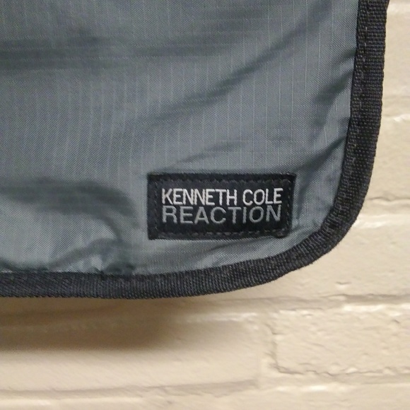 Kenneth Cole | Crossbody Messenger Bag Grey Black - Picture 3 of 8